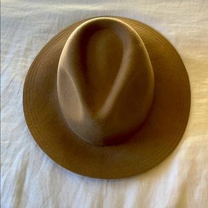 Olive & Pique camel felt hat